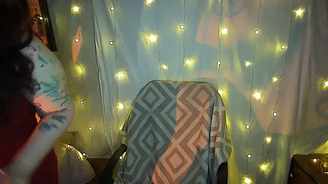 Snapshot of Victoria_Marks chatting on 03-23-25, 02:04 Victoria Marks online show from 03-23-25, 02:04