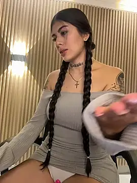 Sarasanders 4 online show from 10-25-25, 04:09