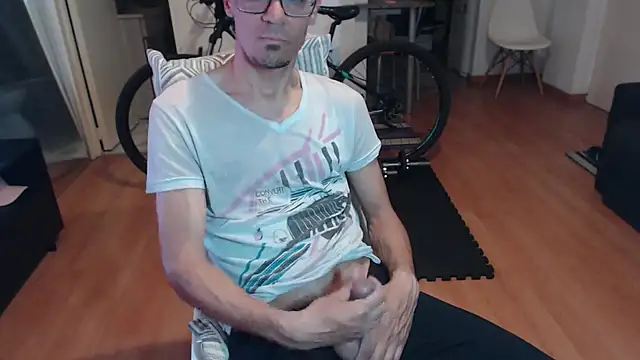 guachin hunk online show from 09-22-25, 03:30