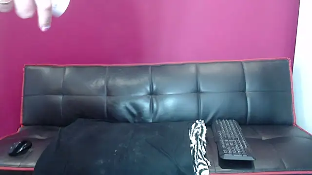 Young Strawberryy online show from 02-20-25, 01:40