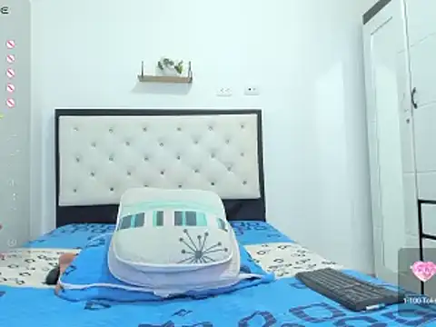 Snapshot of CuteLatinaxx chatting on 12-06-24, 03:44 CuteLatinaxx online show from 12-06-24, 03:44