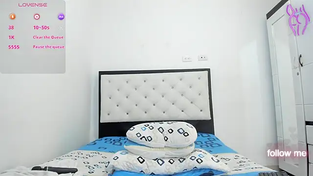 Snapshot of CuteLatinaxx chatting on 10-17-25, 03:25 CuteLatinaxx online show from 10-17-25, 03:25