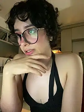 Snapshot of _Lunnaa_ chatting on 03-15-26, 12:16 Lunnaa online show from 03-15-26, 12:16