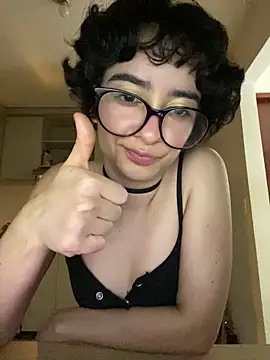 Snapshot of _Lunnaa_ chatting on 03-16-26, 05:55 Lunnaa online show from 03-16-26, 05:55