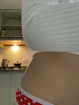 Snapshot of _Lunnaa_ chatting on 05-15-26, 10:50 Lunnaa online show from 05-15-26, 10:50