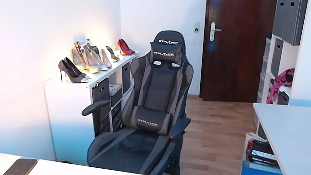 Snapshot of GeilesLuder75 chatting on 03-13-25, 06:23 GeilesLuder75 online show from 03-13-25, 06:23