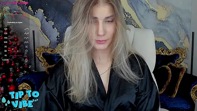 Snapshot of CassandraGood chatting on 12-19-24, 11:46 CassandraGood online show from 12-19-24, 11:46