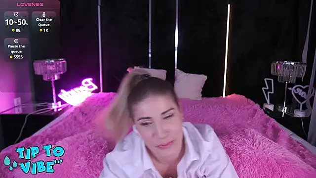 Snapshot of CassandraGood chatting on 01-11-25, 04:38 CassandraGood online show from 01-11-25, 04:38