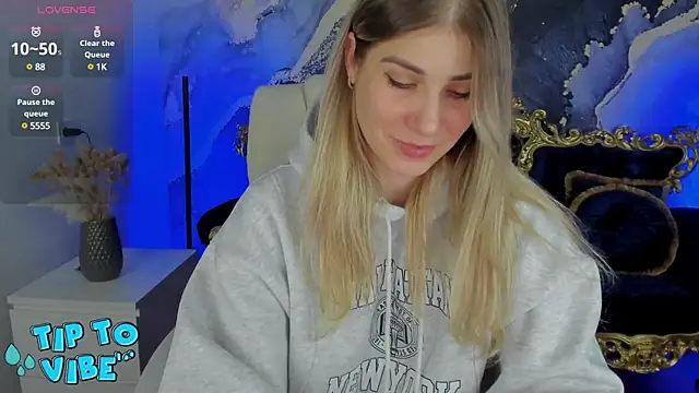 Snapshot of CassandraGood chatting on 02-11-25, 10:48 CassandraGood online show from 02-11-25, 10:48