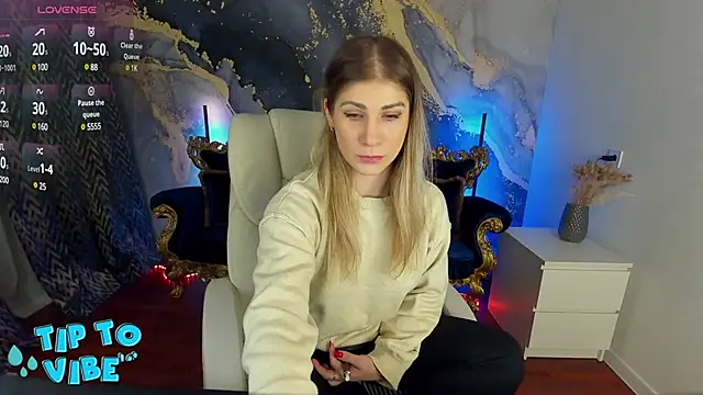 Snapshot of CassandraGood chatting on 03-06-25, 08:27 CassandraGood online show from 03-06-25, 08:27