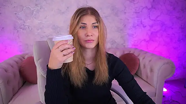 Snapshot of CassandraGood chatting on 09-25-25, 07:01 CassandraGood online show from 09-25-25, 07:01