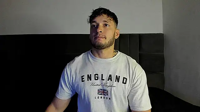 Snapshot of alejandro__2 chatting on 11-12-25, 08:08 alejandro 2 online show from 11-12-25, 08:08