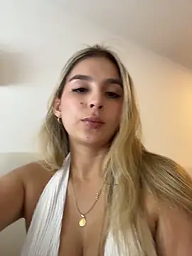 Snapshot of oriana_zoeee chatting on 05-30-26, 12:19 oriana zoeee online show from 05-30-26, 12:19