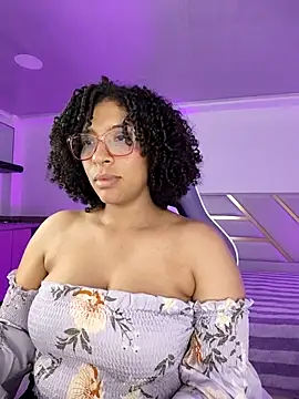 Snapshot of DannaBerry chatting on 10-21-25, 04:30 DannaBerry online show from 10-21-25, 04:30