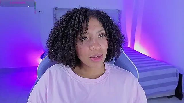 Snapshot of DannaBerry chatting on 10-22-25, 04:40 DannaBerry online show from 10-22-25, 04:40