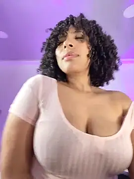 Snapshot of DannaBerry chatting on 10-24-25, 03:30 DannaBerry online show from 10-24-25, 03:30