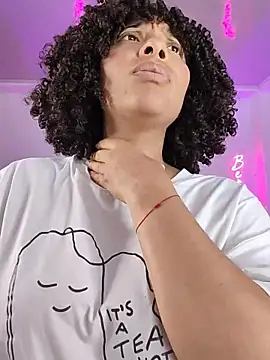 Snapshot of DannaBerry chatting on 11-18-25, 03:05 DannaBerry online show from 11-18-25, 03:05