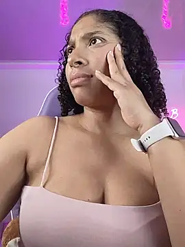 Snapshot of DannaBerry chatting on 11-19-25, 03:56 DannaBerry online show from 11-19-25, 03:56