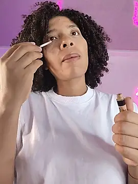 Snapshot of DannaBerry chatting on 12-20-25, 02:46 DannaBerry online show from 12-20-25, 02:46