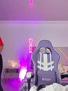 Snapshot of DannaBerry chatting on 02-19-26, 04:47 DannaBerry online show from 02-19-26, 04:47