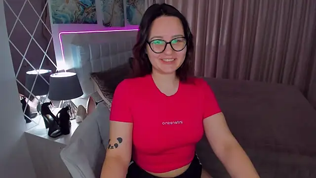 EsterLogan online show from 01-24-25, 09:17