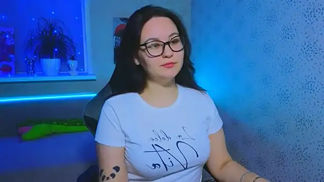 EsterLogan online show from 11-17-25, 11:27