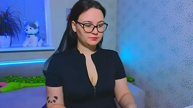 EsterLogan online show from 11-30-25, 09:35