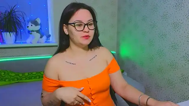 EsterLogan online show from 12-16-25, 10:09