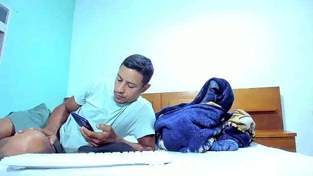 Snapshot of Maik_James chatting on 10-18-25, 08:48 Maik James online show from 10-18-25, 08:48