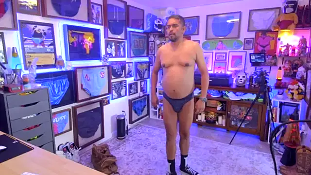 Snapshot of Briefs_bud chatting on 11-27-25, 08:11 Briefs bud online show from 11-27-25, 08:11