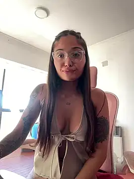 LunaXuan online show from 01-19-25, 10:06