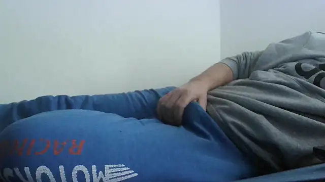 Snapshot of ScalicHat69 chatting on 12-16-25, 07:57 ScalicHat69 online show from 12-16-25, 07:57