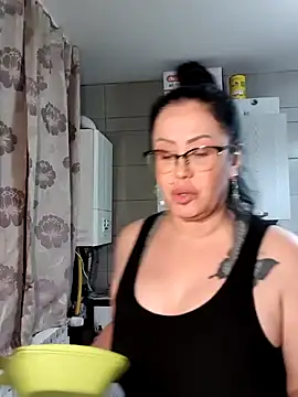 x  KHALEESI  x online show from 01-05-25, 08:00