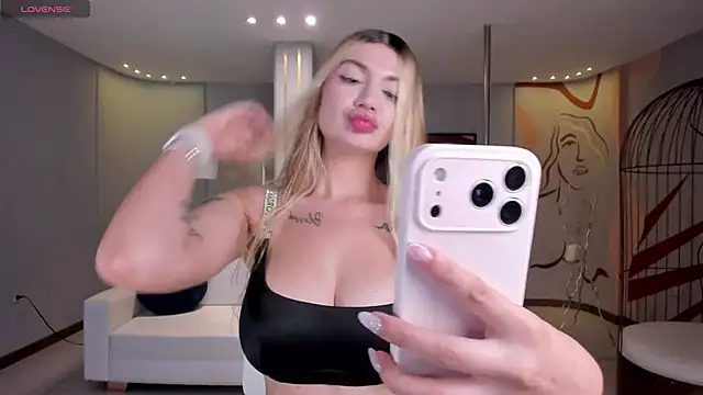 NiaHolland online show from 04-05-26, 05:54