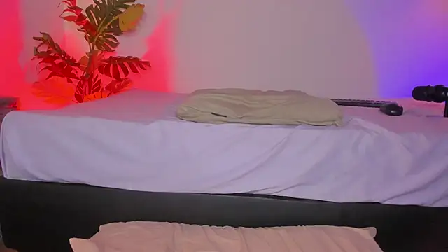 Snapshot of hot_booty_ chatting on 12-03-25, 11:03 hot booty online show from 12-03-25, 11:03