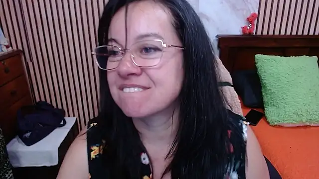 Sonialorens  online show from 10-17-25, 09:50