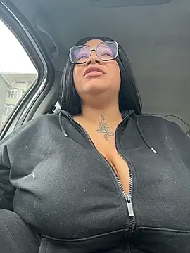 IamSashaLuv online show from 12-18-25, 10:54