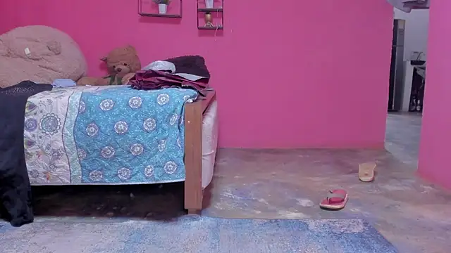 Snapshot of Emma_lean chatting on 03-12-25, 03:18 Emma lean online show from 03-12-25, 03:18