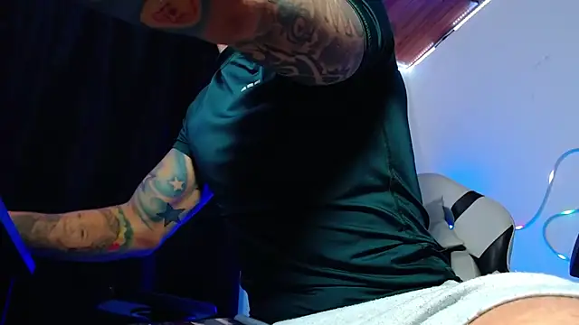 Snapshot of sebastian_horny chatting on 11-15-25, 08:22 sebastian horny online show from 11-15-25, 08:22