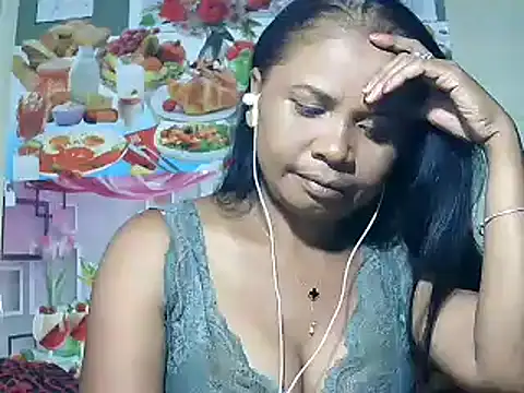 Snapshot of Hyncam chatting on 02-22-25, 03:25 Hyncam online show from 02-22-25, 03:25