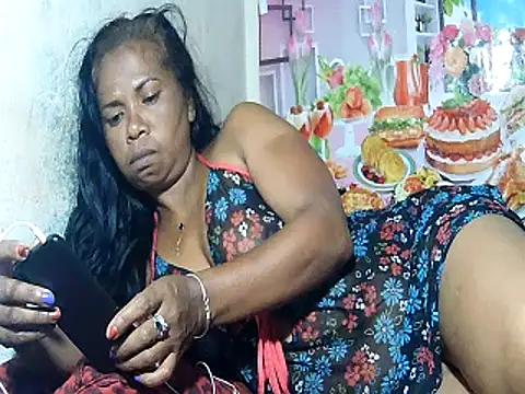 Snapshot of Hyncam chatting on 03-08-25, 11:49 Hyncam online show from 03-08-25, 11:49