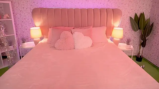 MirandaHobbs online show from 10-20-25, 07:42