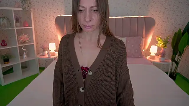 Snapshot of MirandaHobbs chatting on 03-05-26, 04:58 MirandaHobbs online show from 03-05-26, 04:58