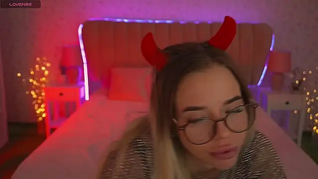 Snapshot of Sexy_Ira chatting on 02-09-25, 10:09 Sexy Ira online show from 02-09-25, 10:09