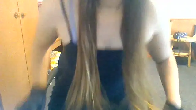 Snapshot of Misty_x chatting on 06-13-26, 11:19 Misty x online show from 06-13-26, 11:19