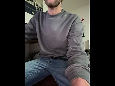 Snapshot of Hhimmlet chatting on 01-17-26, 09:03 Hhimmlet online show from 01-17-26, 09:03