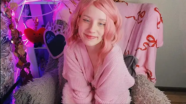 Snapshot of sarakaell chatting on 02-13-26, 01:34 sarakaell online show from 02-13-26, 01:34