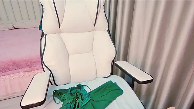 Girl  Funny online show from 12-29-24, 05:01