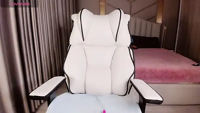 Snapshot of Girl__Funny chatting on 01-05-26, 08:34 Girl Funny online show from 01-05-26, 08:34