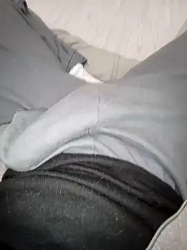 Snapshot of QuietBoy chatting on 11-12-25, 01:44 QuietBoy online show from 11-12-25, 01:44